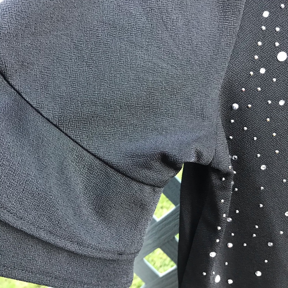 ✨Offer Bundle 3/$10✨NWT New York & Company Black Blouse - Picture 4 of 4